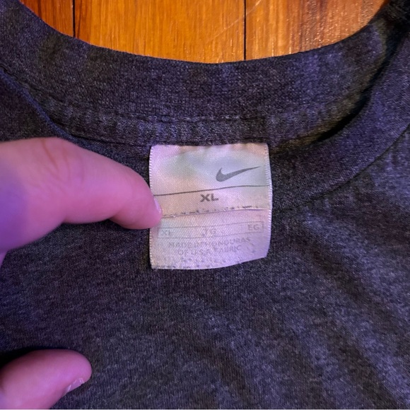 Vintage Nike T-Shirt Y2K Silver Tag Embroidered Mini Swoosh - Picture 2 of 6